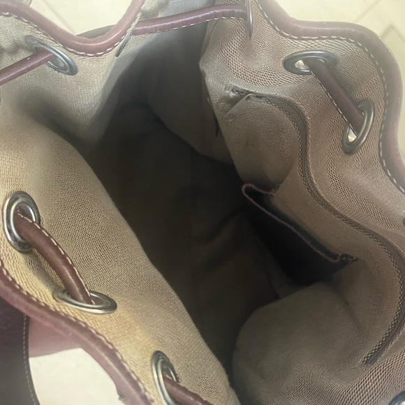 Vintage Dooney and Burke drawstring bucket bag. - Picture 4 of 6
